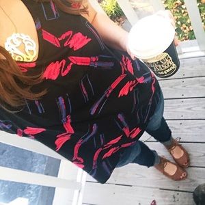 Lularoe Lipstick Print tee